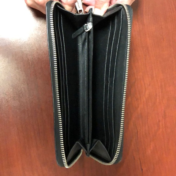 Never used Michael Kors zipper wallet. - Picture 3 of 4